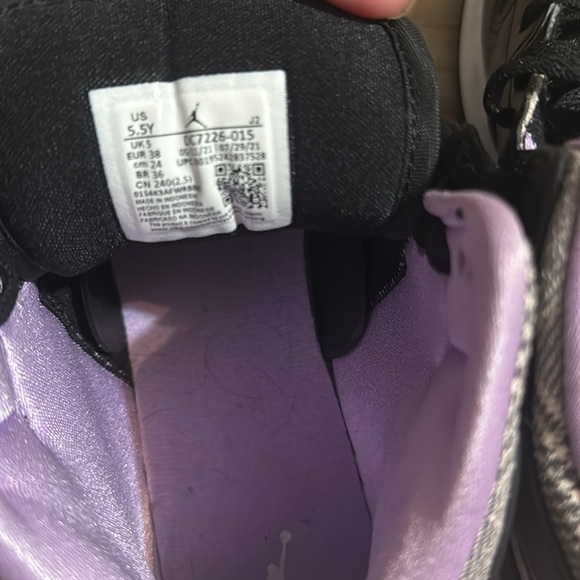 Air Jordan 1 Mid SE GS “Houndstooth “ - Picture 8 of 9